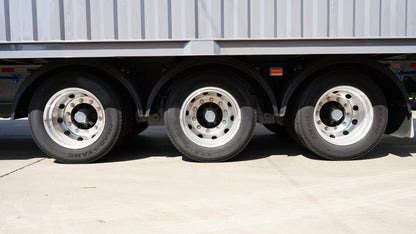 Box type transport semi-trailer