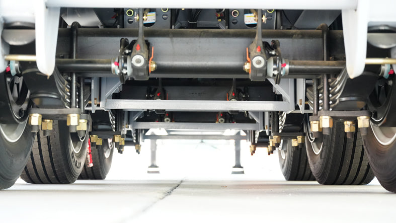 Box type transport semi-trailer