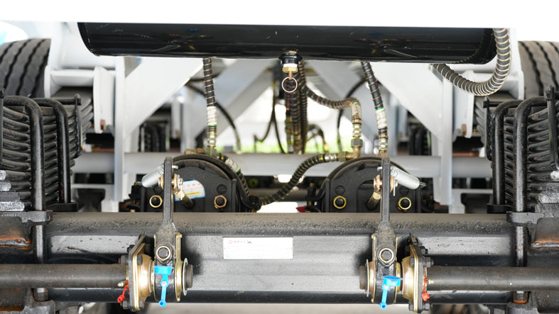 Flammable liquid tank transport semi-trailer