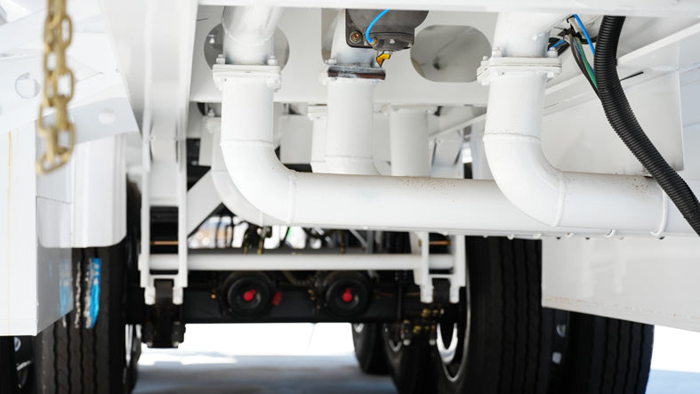 Flammable liquid tank transport semi-trailer