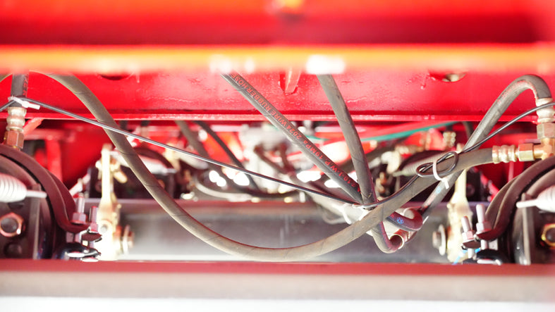 Heavy duty low flatbed transport semi-trailer