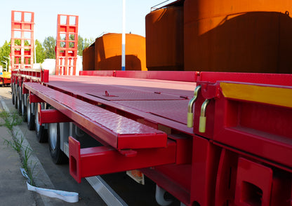 Heavy duty low flatbed transport semi-trailer